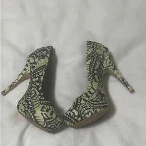 Mix No. 6 Floral Lace Pattern High Heel Pumps in Lime Green and Black